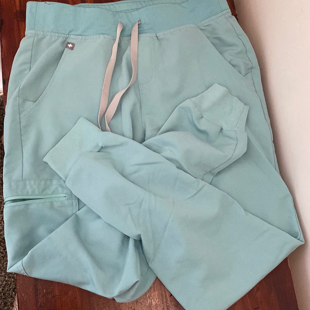 Figs jogger scrubs